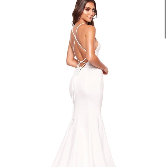 A&N luxe white gown - Picture 2 of 6
